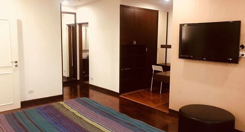 For rent 2 bedrooms condo in Pathum Wan, Bangkok