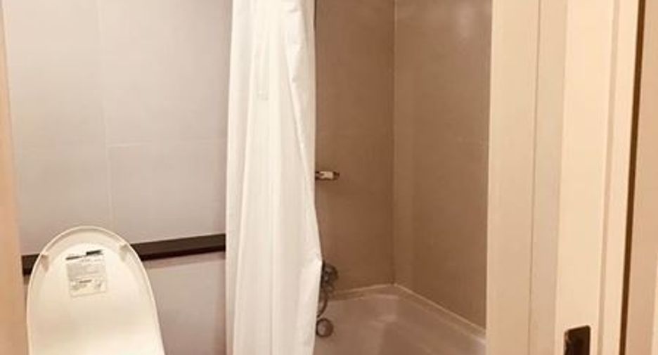 For rent 2 bedrooms condo in Pathum Wan, Bangkok