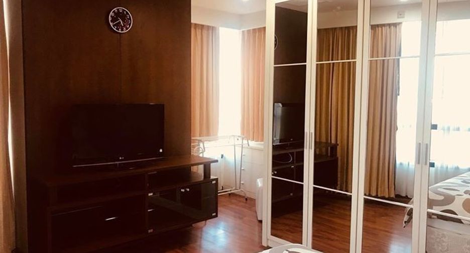 For rent 2 bedrooms condo in Pathum Wan, Bangkok