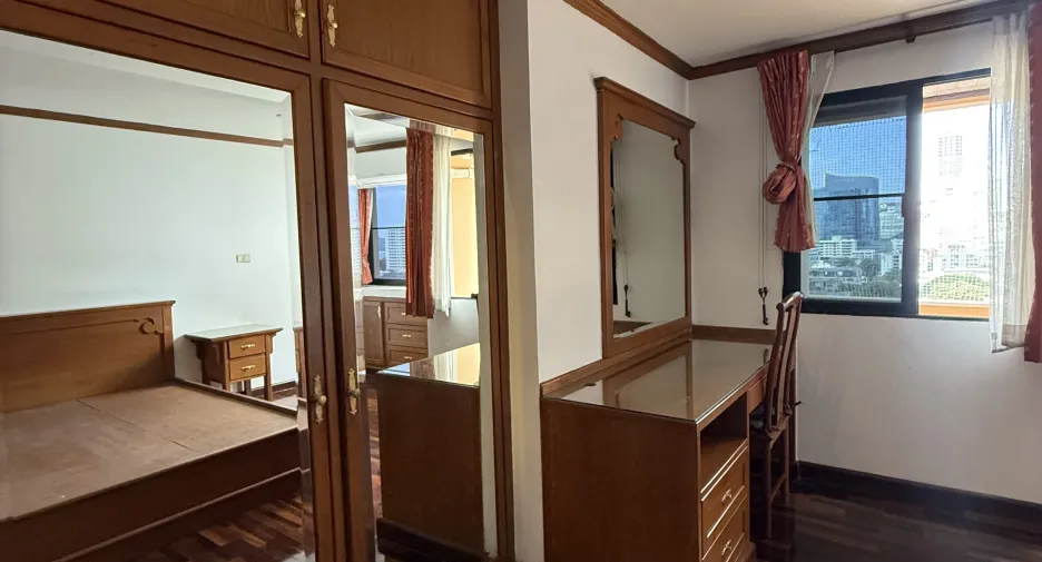 For rent 2 bedrooms condo in Watthana, Bangkok