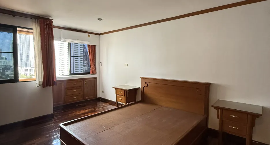 For rent 2 bedrooms condo in Watthana, Bangkok