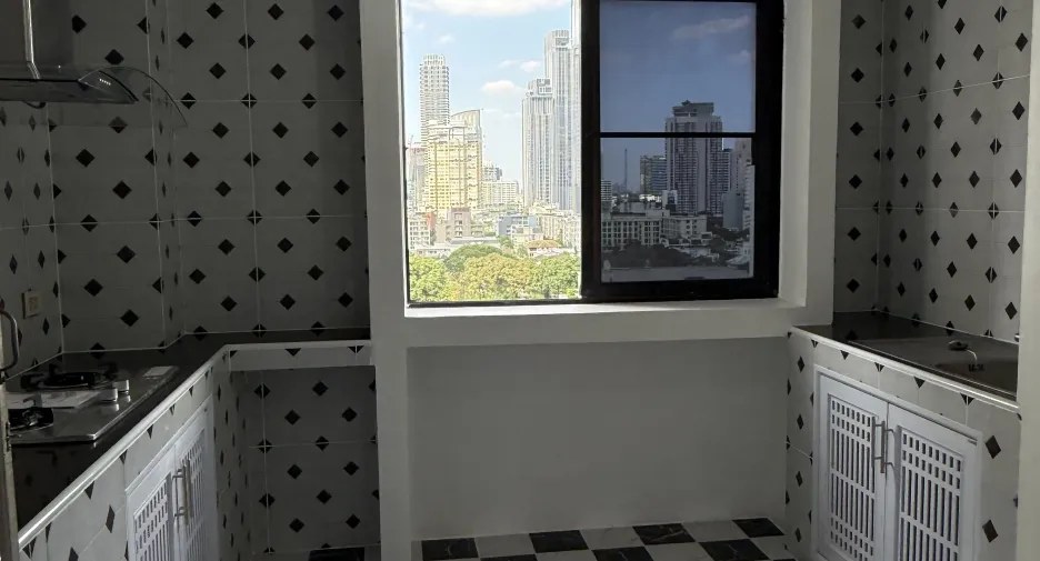 For rent 2 bedrooms condo in Watthana, Bangkok