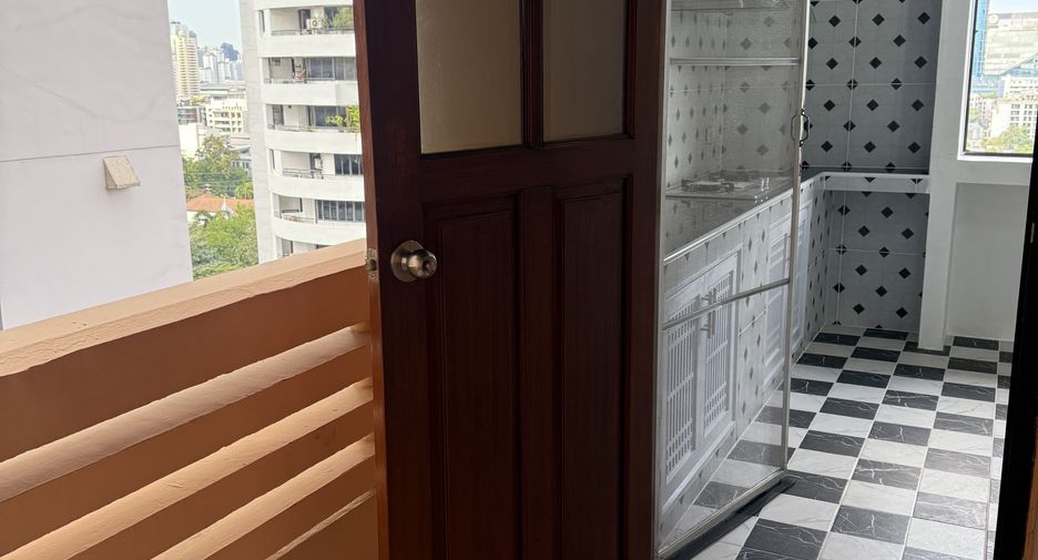 For rent 2 bedrooms condo in Watthana, Bangkok