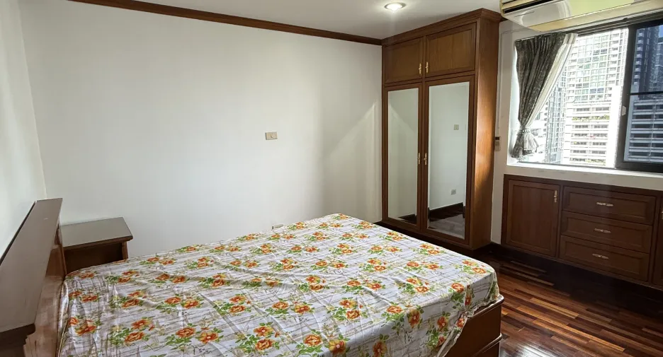 For rent 2 bedrooms condo in Watthana, Bangkok
