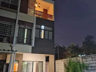 For rent 3 bedrooms townhouse in Bang Khen, Bangkok