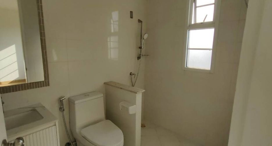 For rent 4 bedrooms office in Bang Na, Bangkok