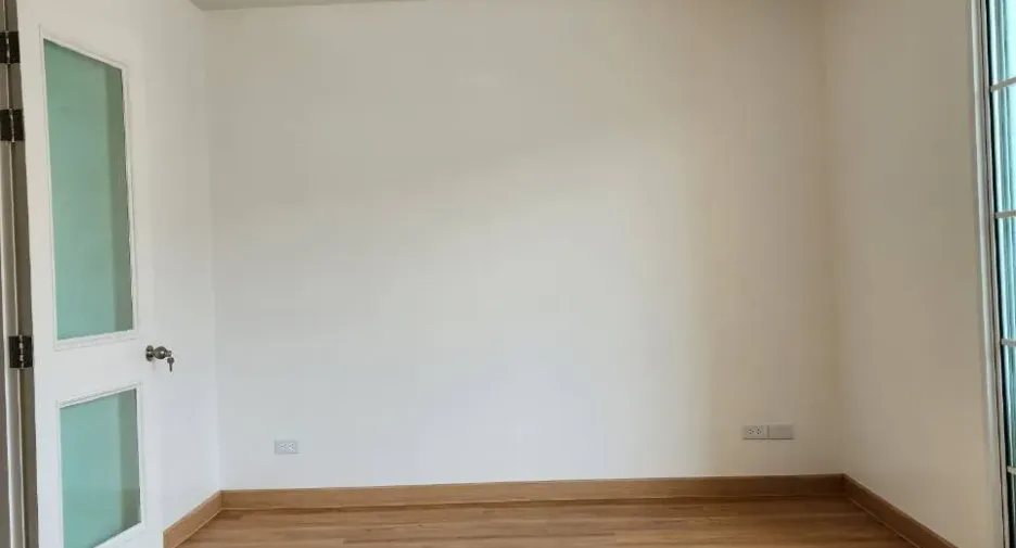 For rent 4 bedrooms office in Bang Na, Bangkok