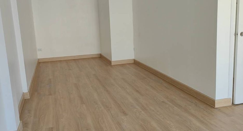 Oficina en alquiler de 4 habitaciones en Bang Na, Bangkok