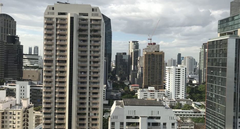 For rent studio condo in Khlong Toei, Bangkok