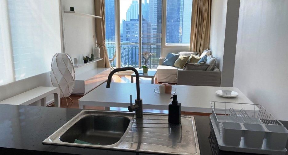 For rent 2 bedrooms condo in Watthana, Bangkok