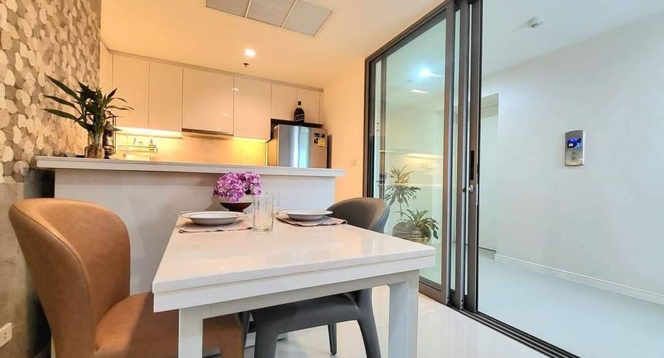 Condo en alquiler de 2 habitaciones en Yan Nawa, Bangkok