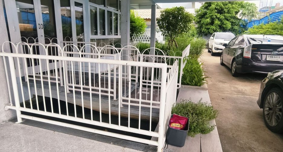 Haus zur Miete mit 5 Zimmer in Ratchathewi, Bangkok