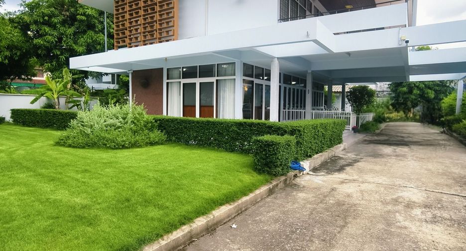 Haus zur Miete mit 5 Zimmer in Ratchathewi, Bangkok