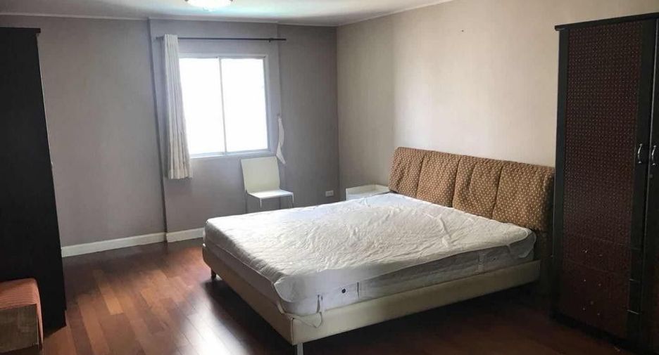 For rent 2 bedrooms condo in Yan Nawa, Bangkok