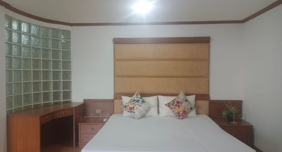 For rent 1 bed condo in Watthana, Bangkok