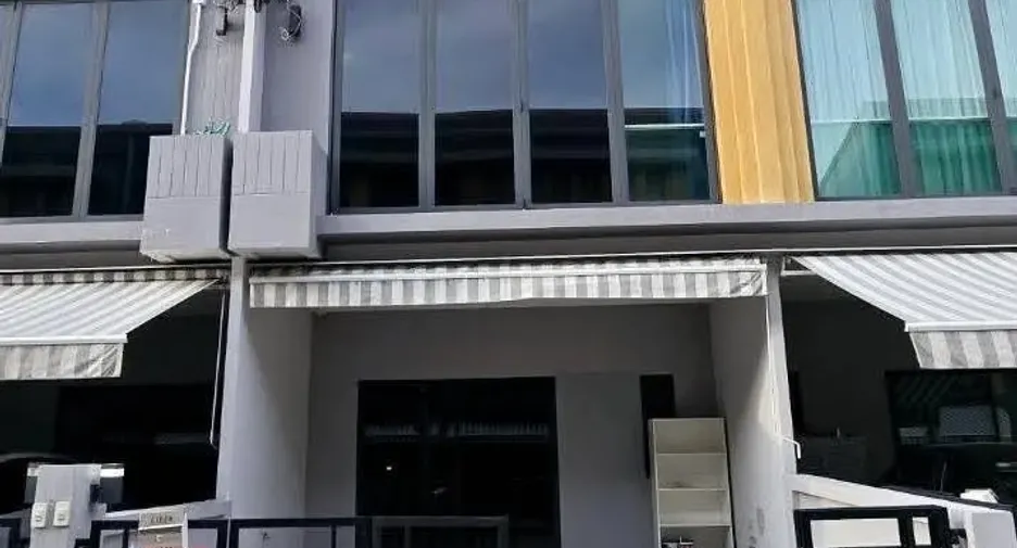 For rent 4 bedrooms townhouse in Prawet, Bangkok