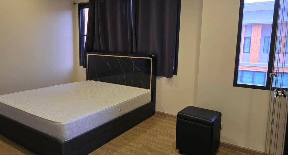 Reihenhaus zur Miete mit 4 Zimmer in Prawet, Bangkok