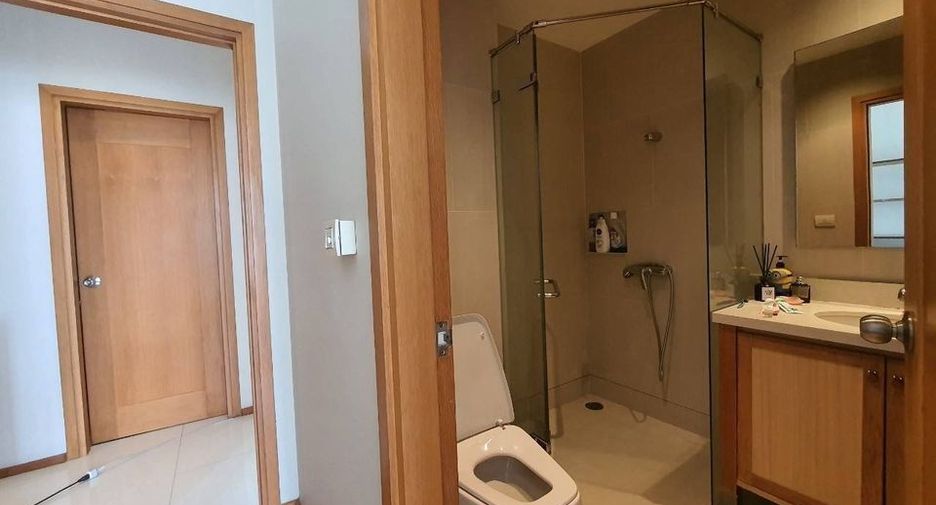For rent 3 bedrooms condo in Khlong Toei, Bangkok