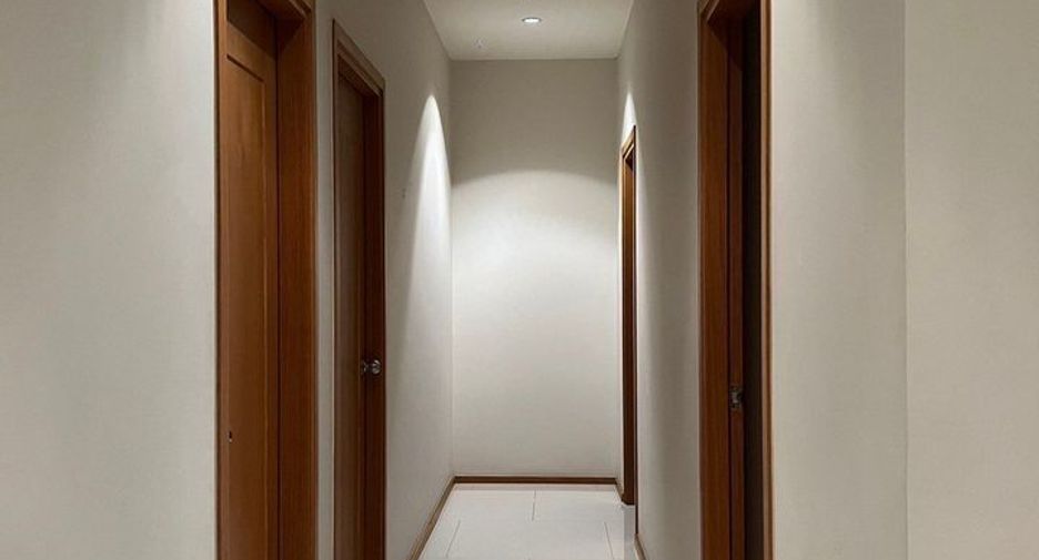 For rent 3 bedrooms condo in Khlong Toei, Bangkok