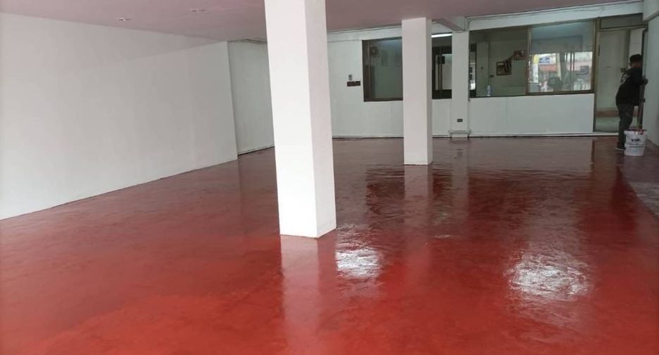 For rent 3 bedrooms retail Space in Sathon, Bangkok