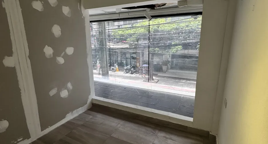 For rent 2 bedrooms retail Space in Khlong Toei, Bangkok