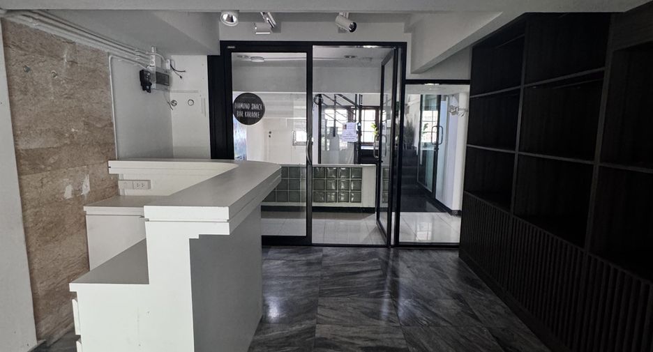 For rent 2 bedrooms retail Space in Khlong Toei, Bangkok