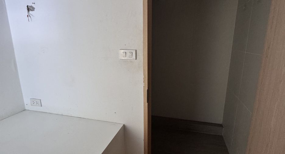 For rent 2 bedrooms retail Space in Khlong Toei, Bangkok