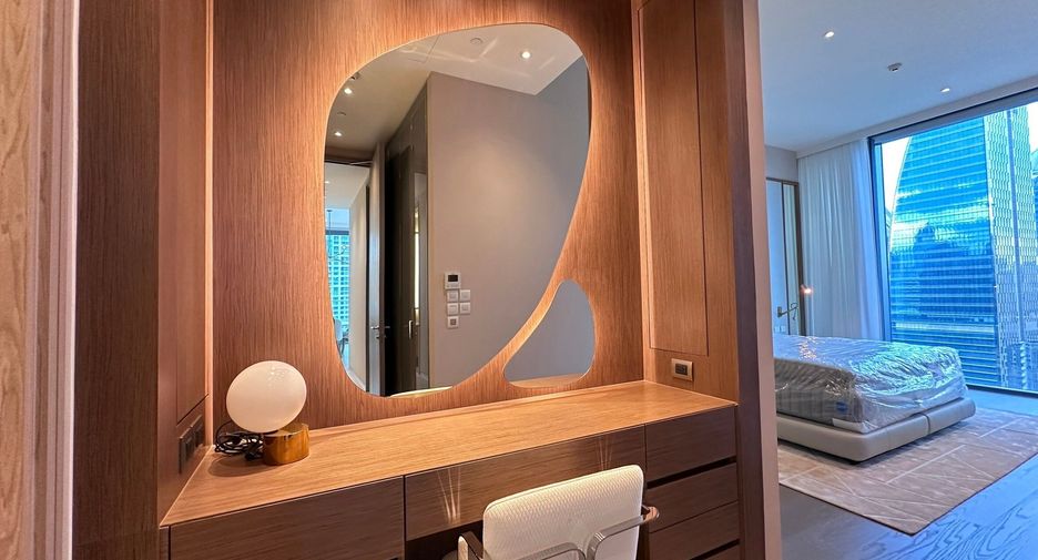 For rent 2 bedrooms condo in Pathum Wan, Bangkok