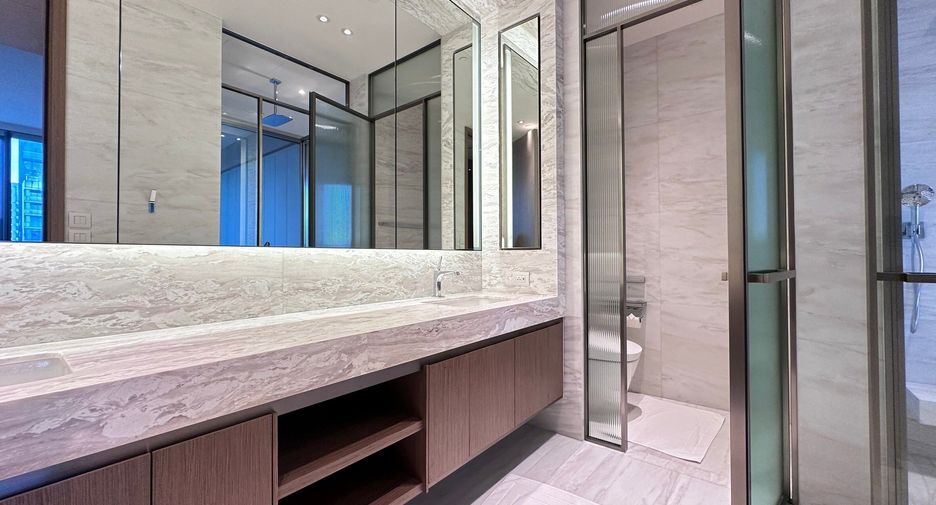 For rent 2 bedrooms condo in Pathum Wan, Bangkok