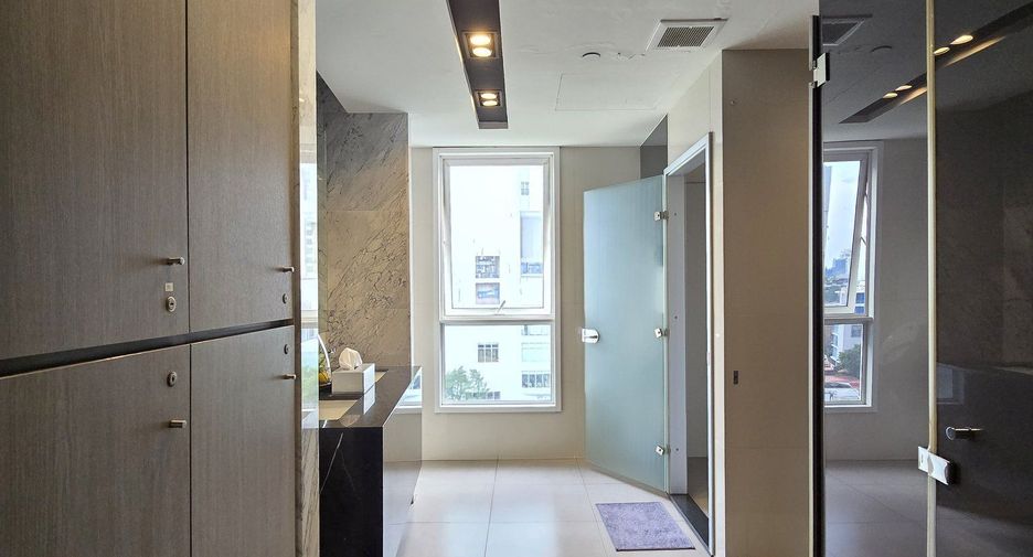For rent 1 bed condo in Watthana, Bangkok