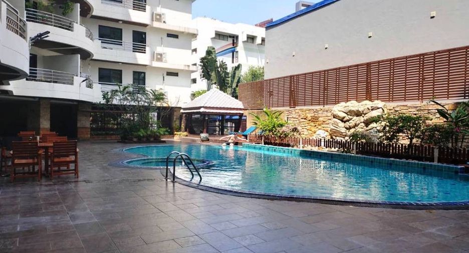 For rent 4 bedrooms condo in Khlong Toei, Bangkok
