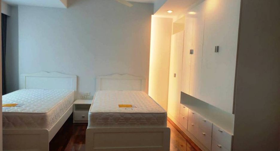 For rent 4 bedrooms condo in Khlong Toei, Bangkok