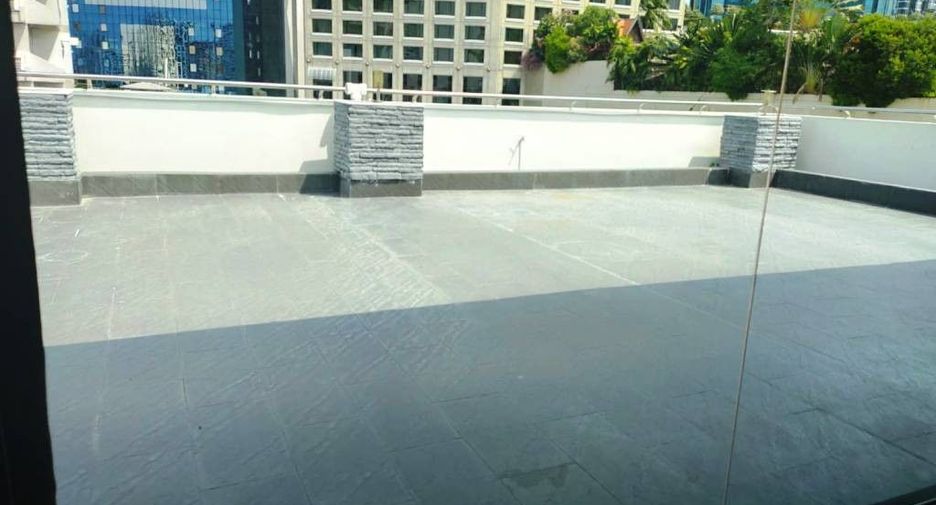 For rent 4 bedrooms condo in Khlong Toei, Bangkok