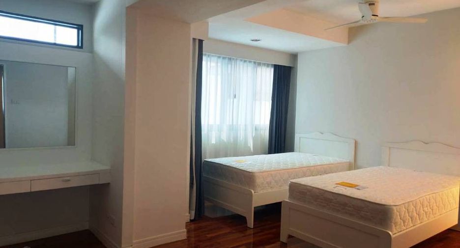 For rent 4 bedrooms condo in Khlong Toei, Bangkok