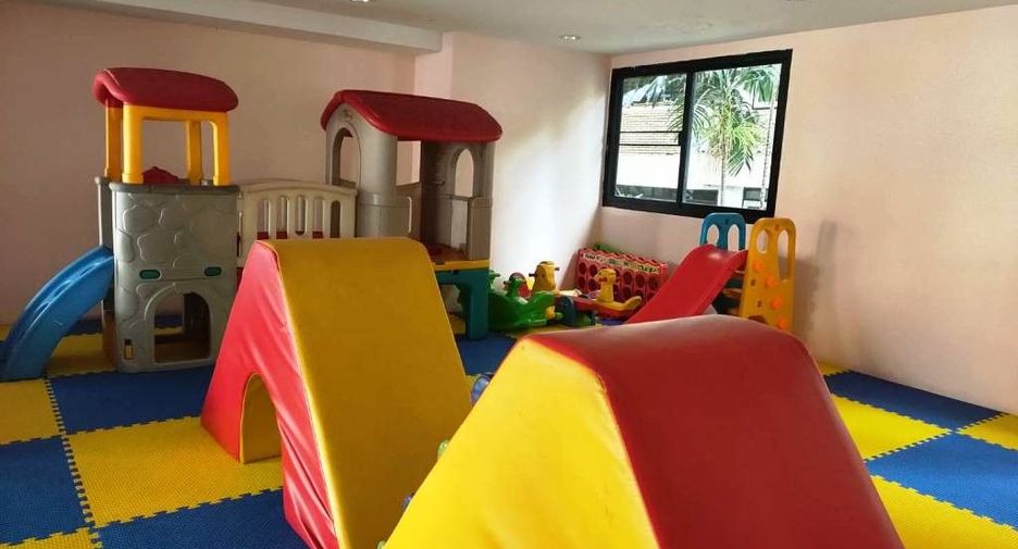 For rent 4 bedrooms condo in Khlong Toei, Bangkok