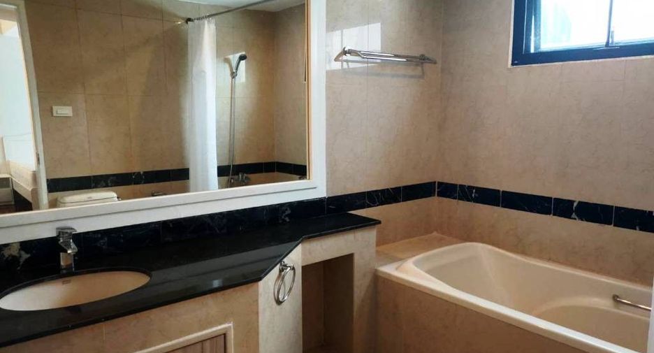 For rent 4 bedrooms condo in Khlong Toei, Bangkok