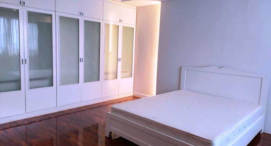 For rent 4 bedrooms condo in Khlong Toei, Bangkok