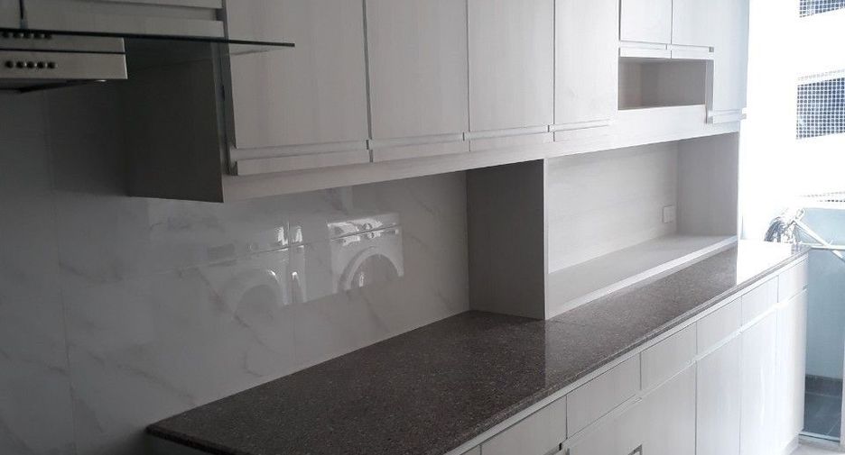 For rent 3 bedrooms condo in Khlong Toei, Bangkok