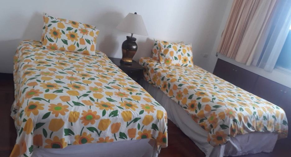 For rent 3 bedrooms condo in Khlong Toei, Bangkok