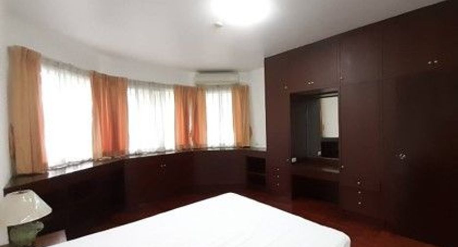 For rent 3 bedrooms condo in Khlong Toei, Bangkok