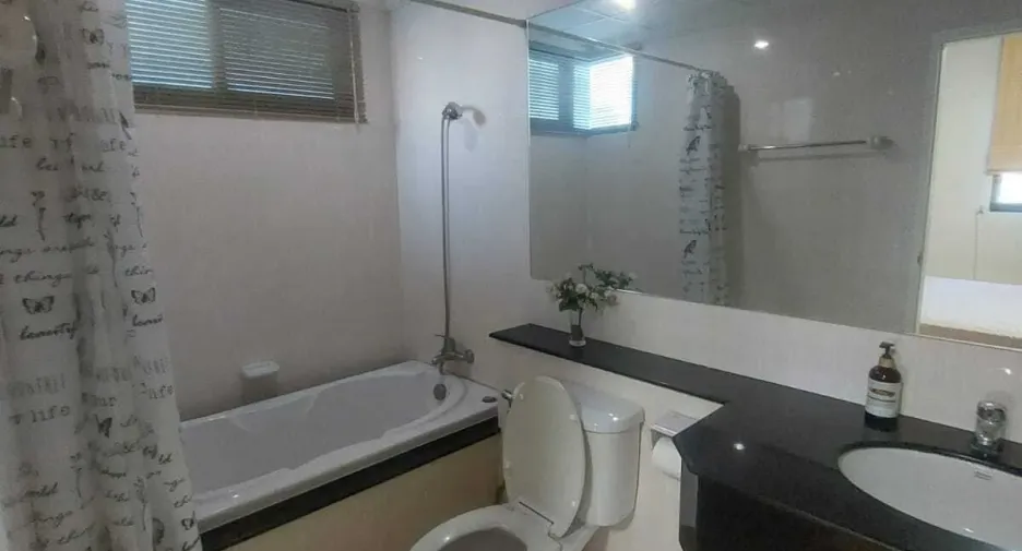 For rent 2 bedrooms condo in Watthana, Bangkok