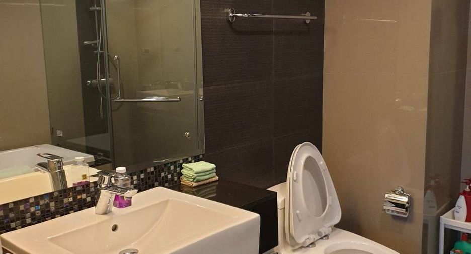 For rent 2 bedrooms condo in Khlong Toei, Bangkok