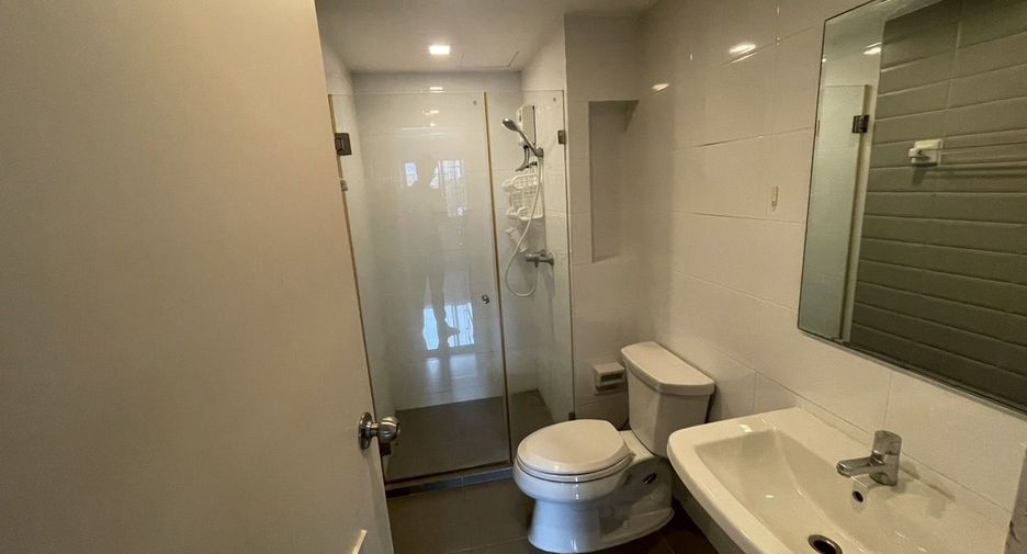 For rent 1 bed condo in Phra Khanong, Bangkok