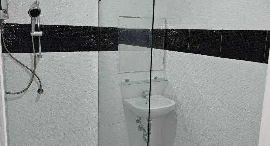 For rent 2 bedrooms townhouse in Watthana, Bangkok