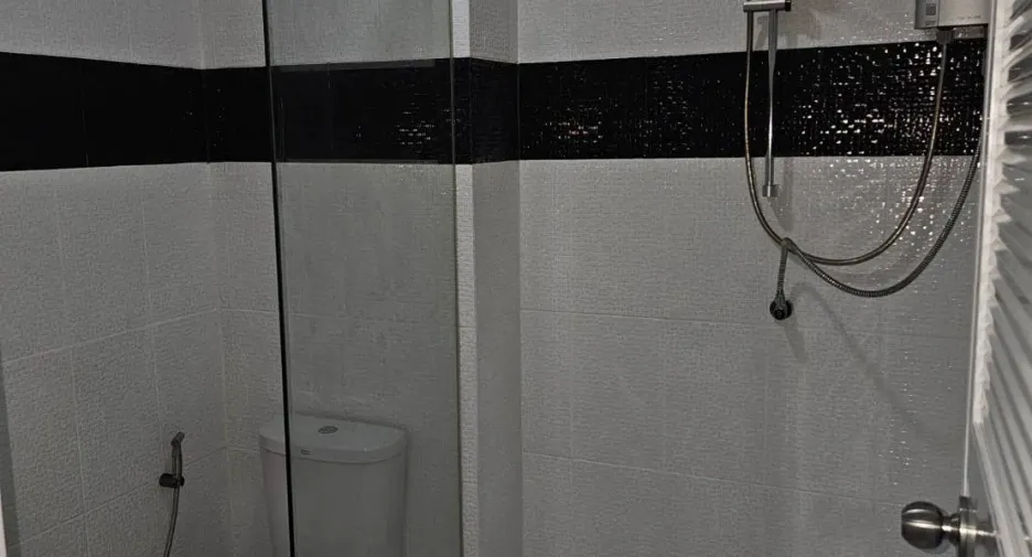 For rent 2 bedrooms townhouse in Watthana, Bangkok