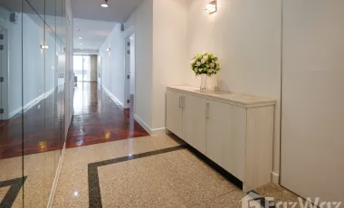For rent 3 bedrooms apartment in Khlong Toei, Bangkok