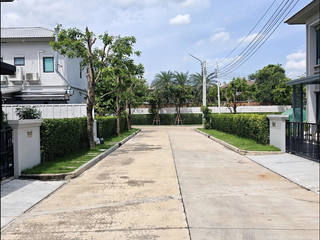 For rent 3 bedrooms house in Khlong Sam Wa, Bangkok