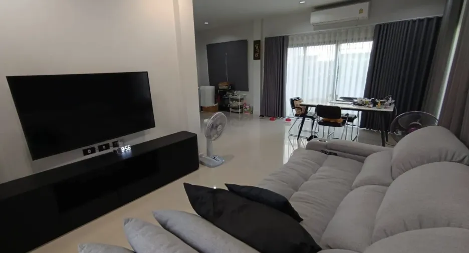 For rent 3 bedrooms house in Khlong Sam Wa, Bangkok