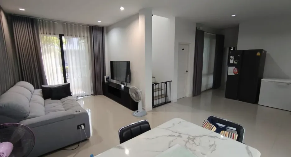 For rent 3 bedrooms house in Khlong Sam Wa, Bangkok