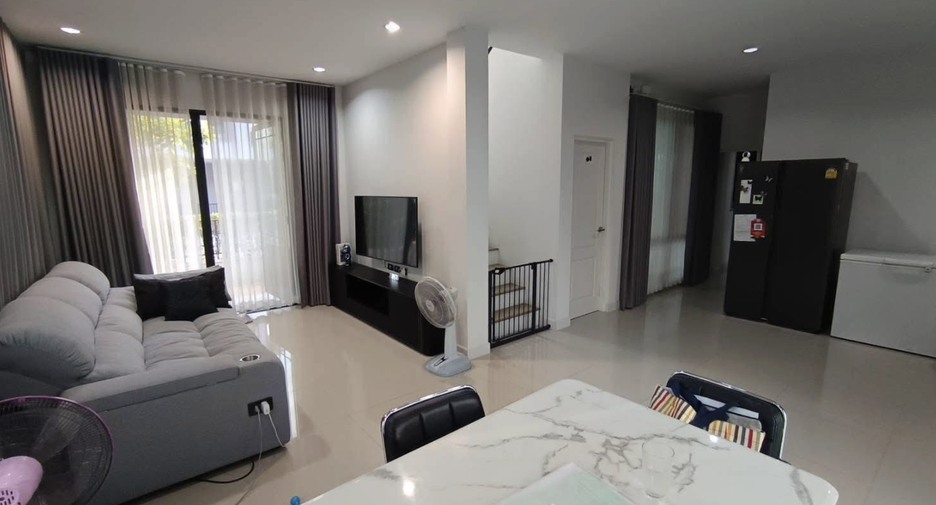 For rent 3 bedrooms house in Khlong Sam Wa, Bangkok